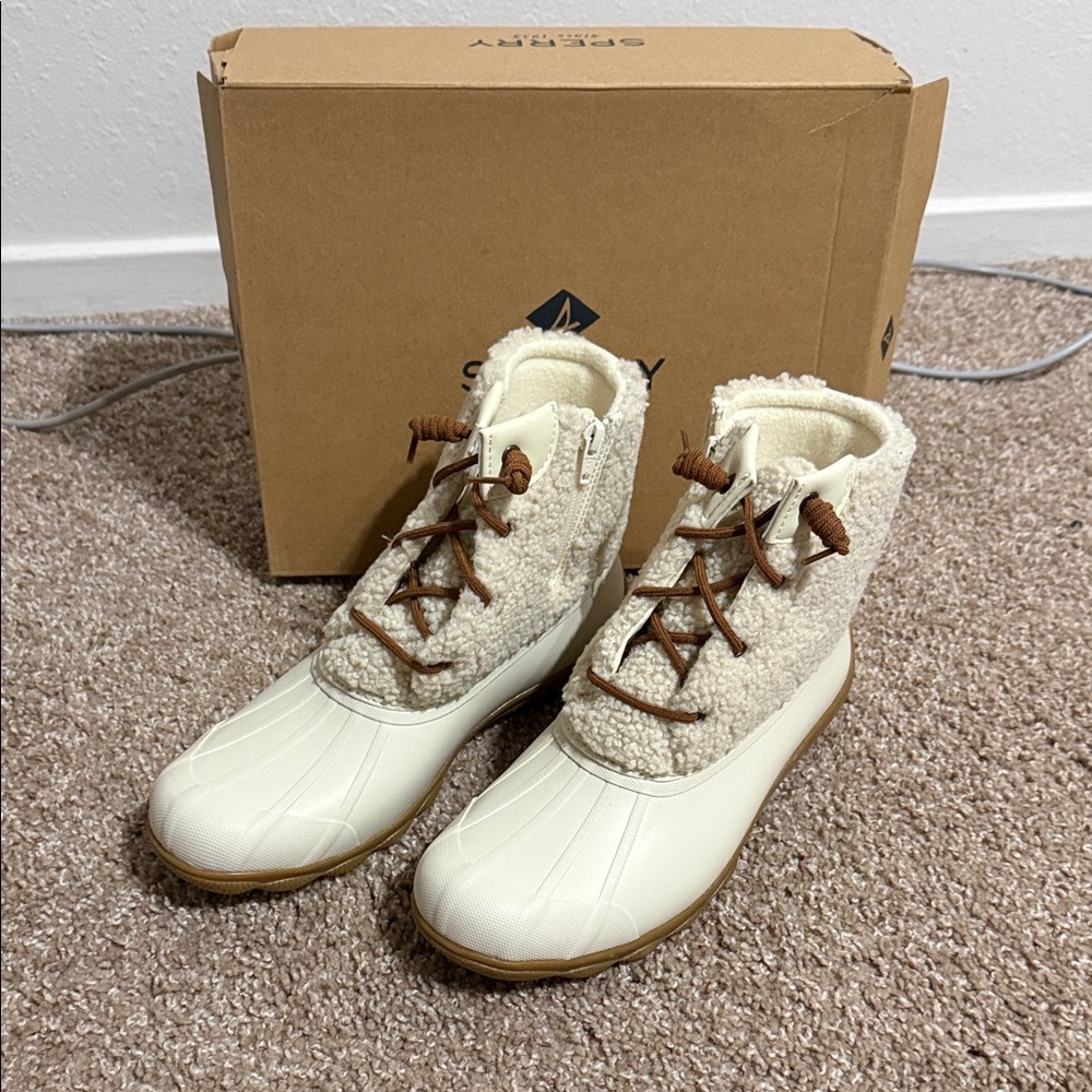 Sperry Women's Cozy Cream and Tan Winter Boots